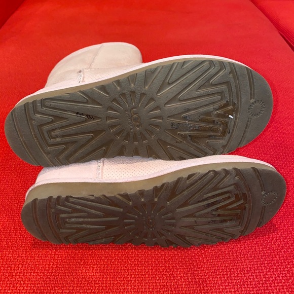 UGG Classic Short Boot - Picture 5 of 5